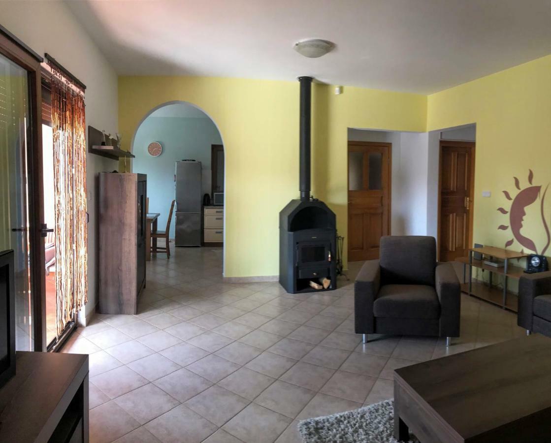 Villa Daisy Tar-Vabriga Exteriör bild