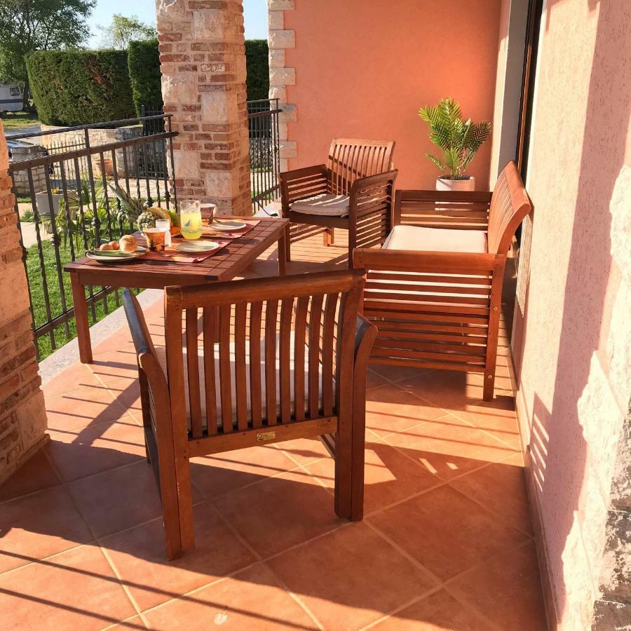 Villa Daisy Tar-Vabriga Exteriör bild