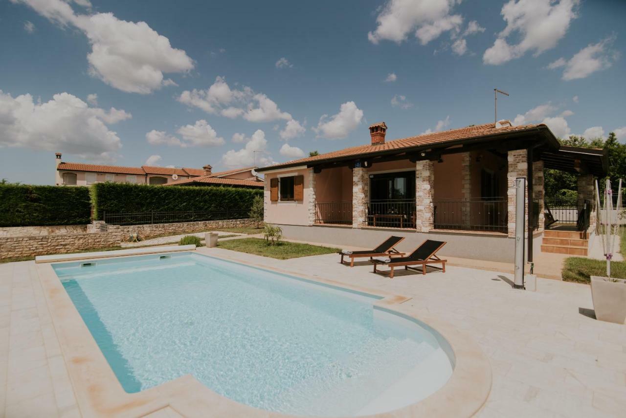 Villa Daisy Tar-Vabriga Exteriör bild